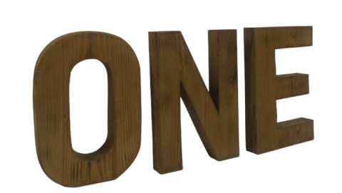 Napis "ONE" - Brązowy postarzany Napis "ONE" - Brązowy postarzany